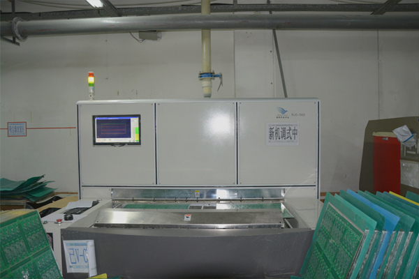 26 Automatic V-cut 

Machine.jpg